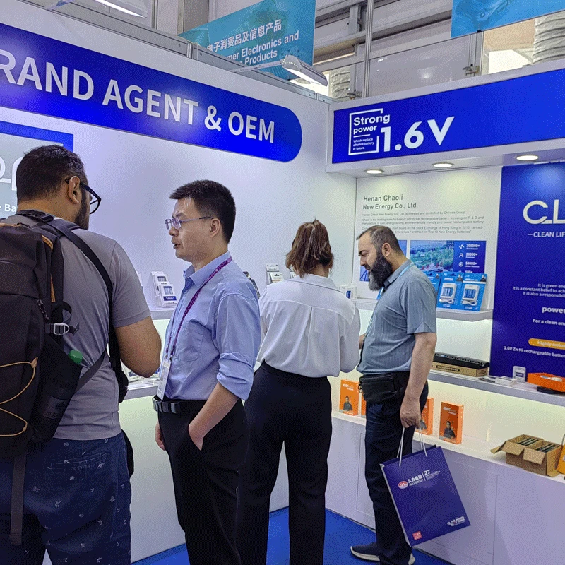 customers at the Canton Fair