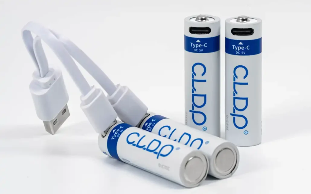 It is convenient to charge USB lithium batteries